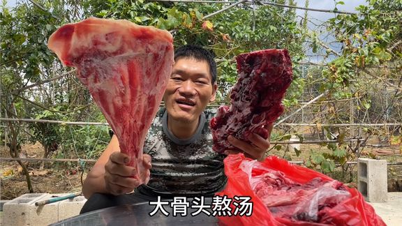 流浪哥的硬核早餐,牛大骨配柠檬,吃得真香