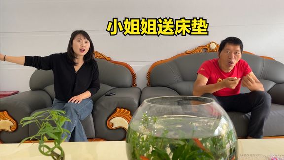 小姐姐在县城开3个酒店,旧床上用品免费送人,给流浪哥送了床垫