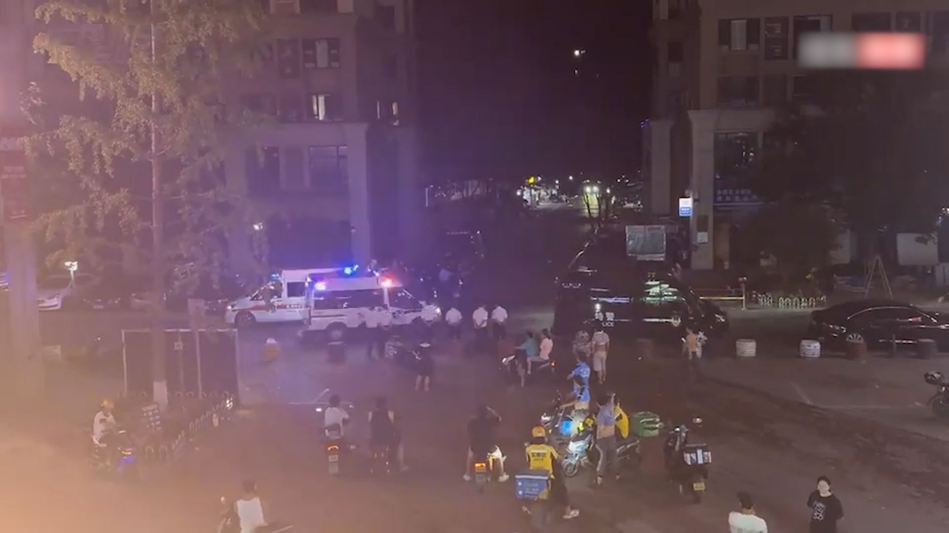 外卖员路边猝死 警方已介入封面