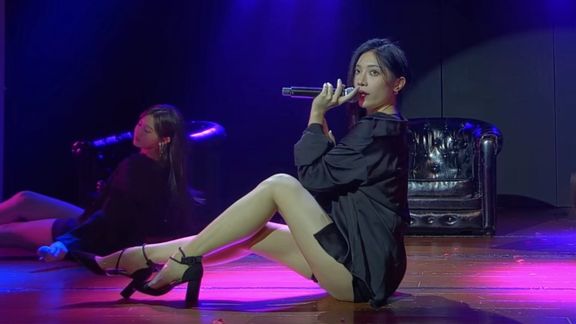 性感奶老师 GNZ48 洪静雯 王芊诺 黄汝彤《如果你拥抱我》