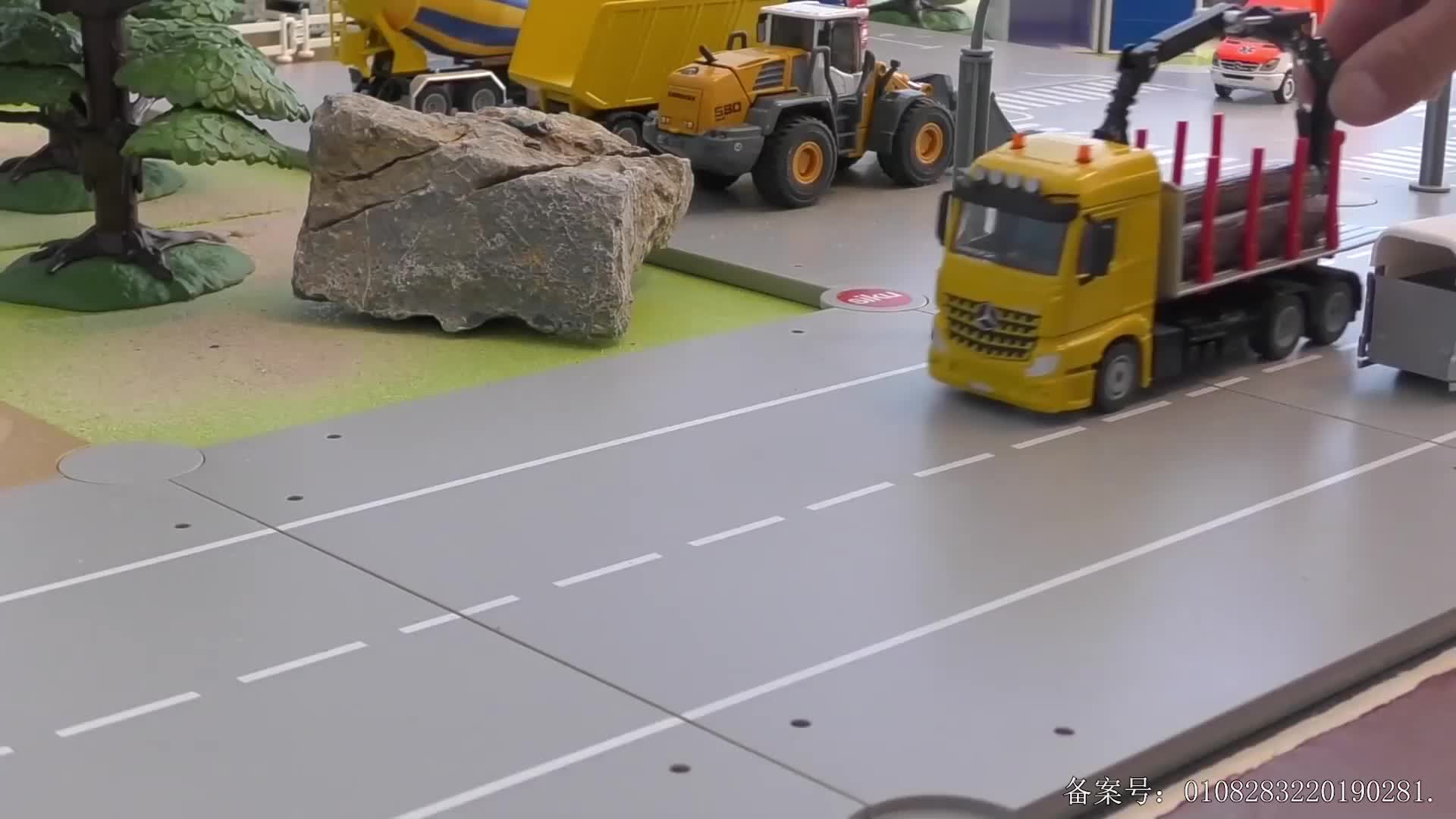 汽车世界之百变工程车 第54集视频封面图