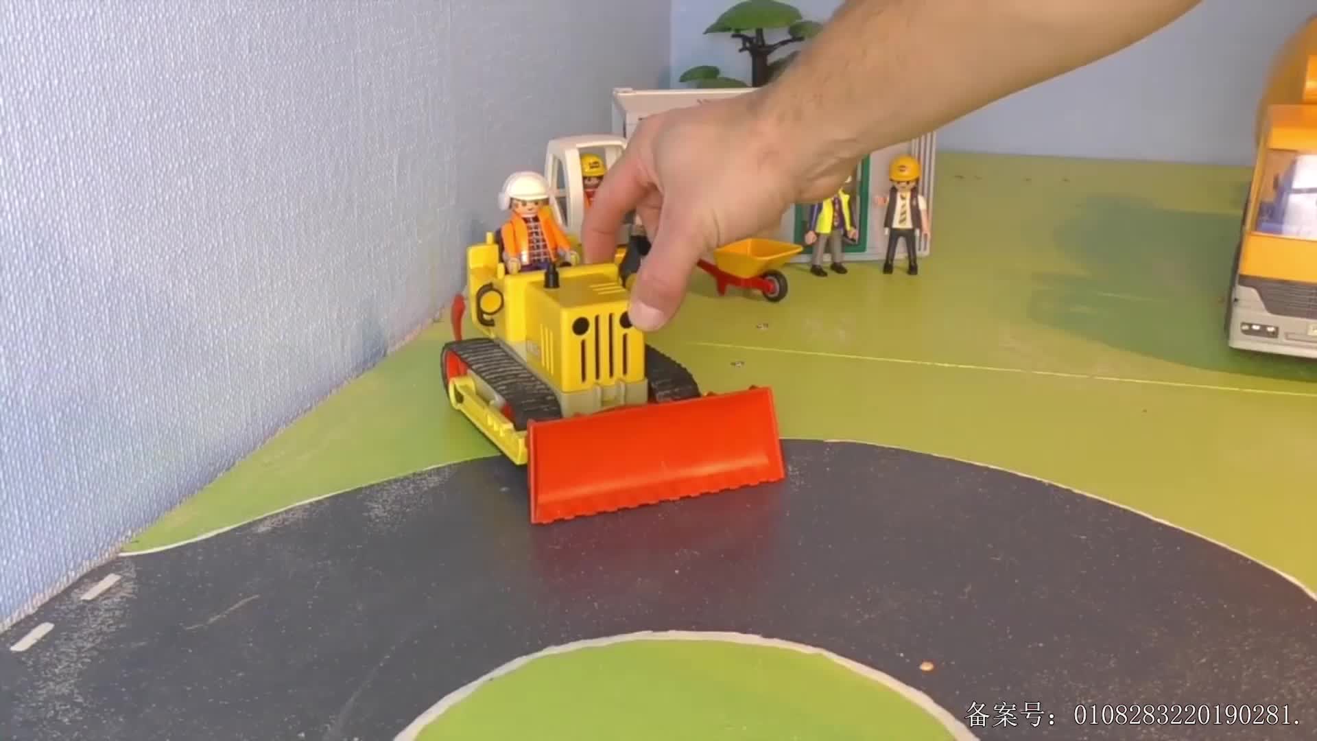 汽车世界之百变工程车 第64集视频封面图