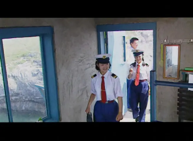 两个姑娘两个兵 1集