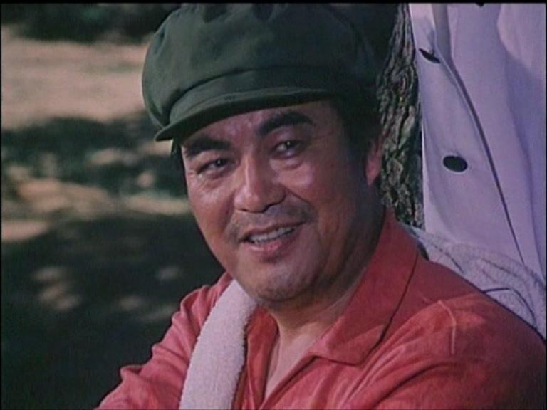 戴手铐的旅客视频封面图